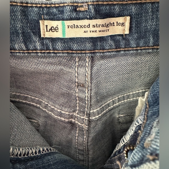 Lee Relaxed Straight Leg Jeans. Size 10. EUC. - Picture 4 of 5